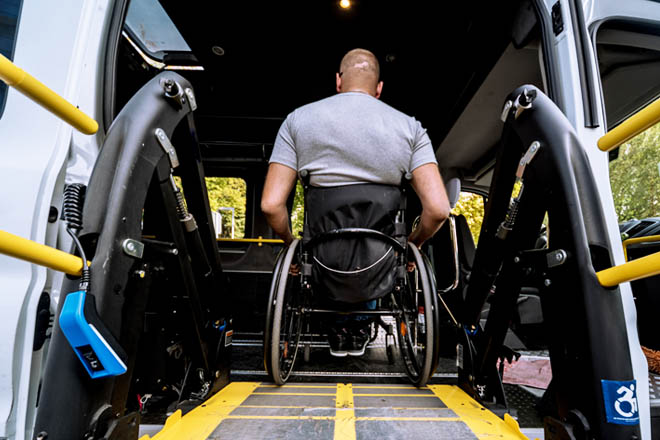 Medivan - Patientenfahrtenmedizinischer Fahrdienst - Minibus Patientenbeförderung Rollstuhl